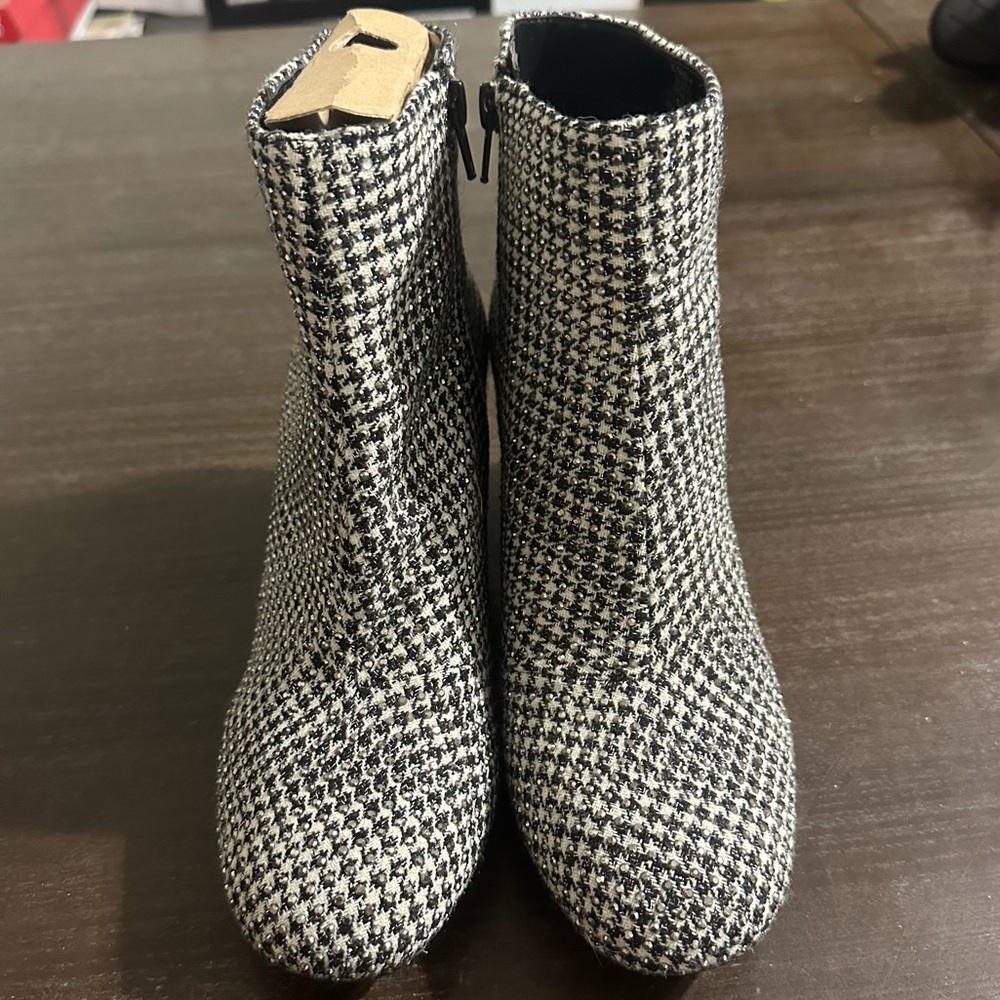 Kelly & Katie Women’s Thessa Ivory Ankle Booties